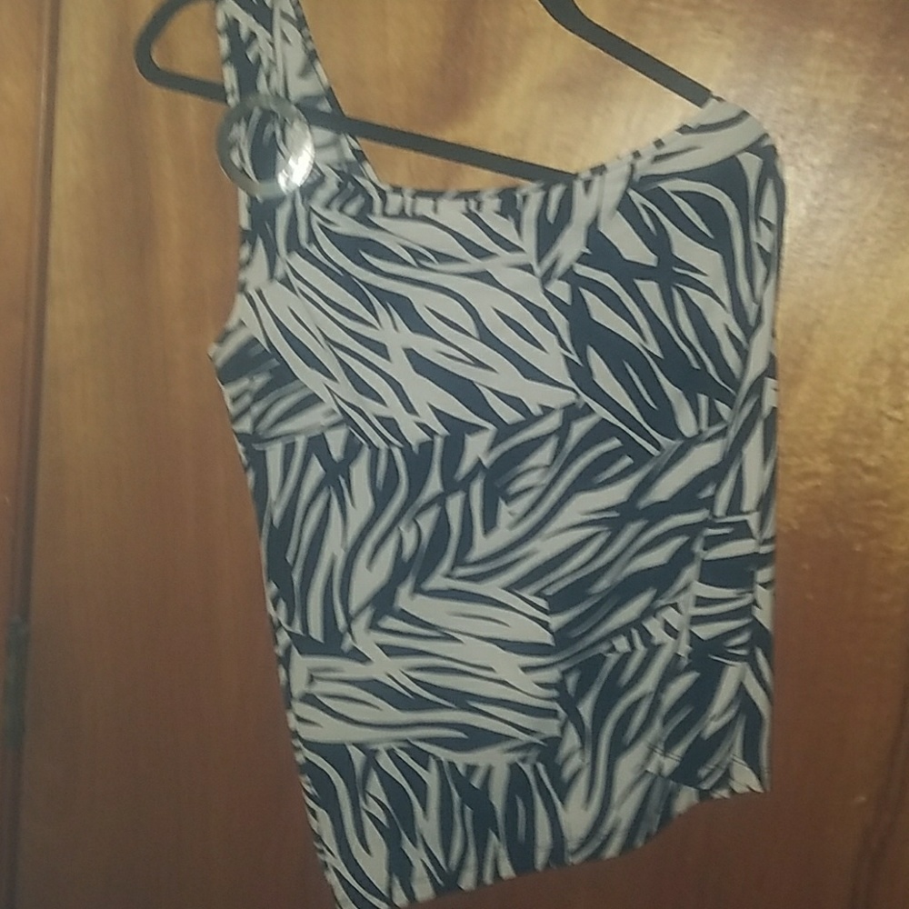 One shoulder black and white tank top